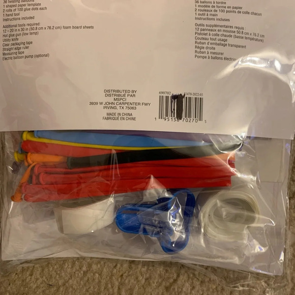 Celebrate It shaped crayon balloon kit - Picture 3 of 5